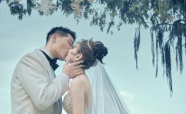 逃出昏暗的房子